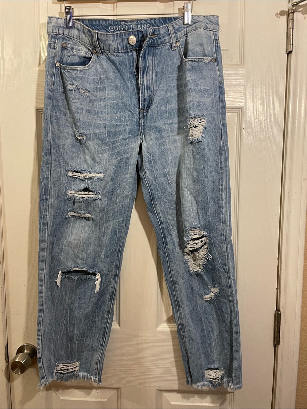 Gogo light-wash distressed denim jeans for women’s